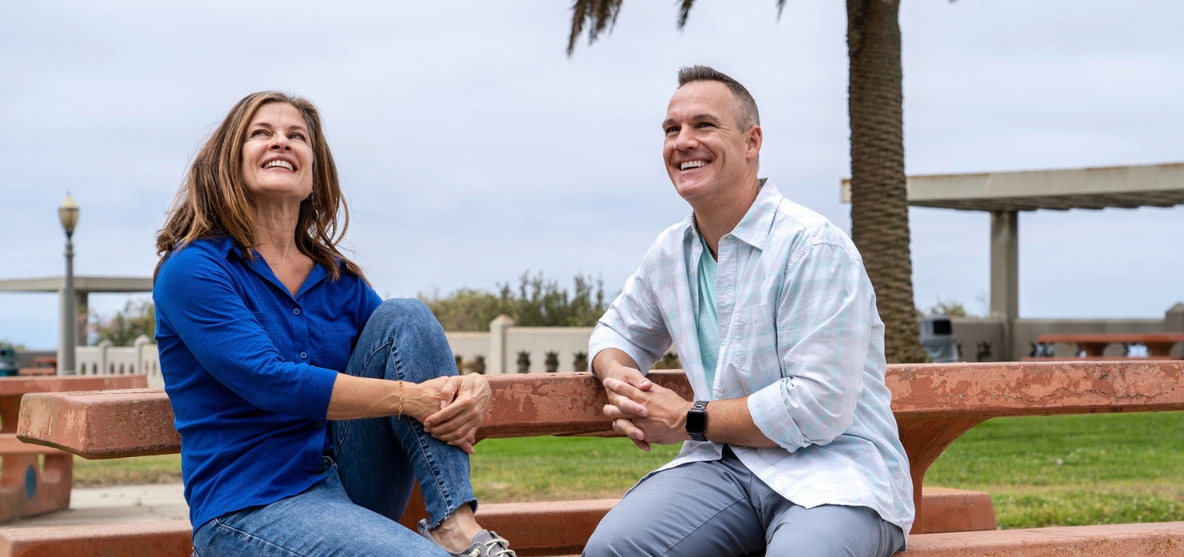 people sitting in a bench
