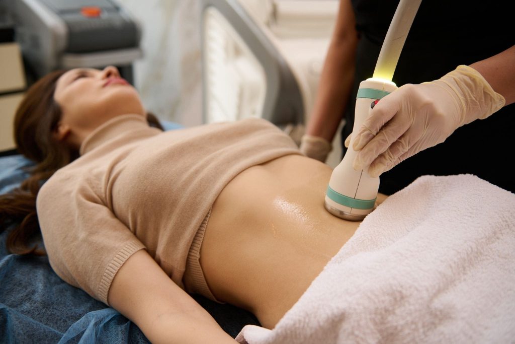 Women doing body sculpting procedure